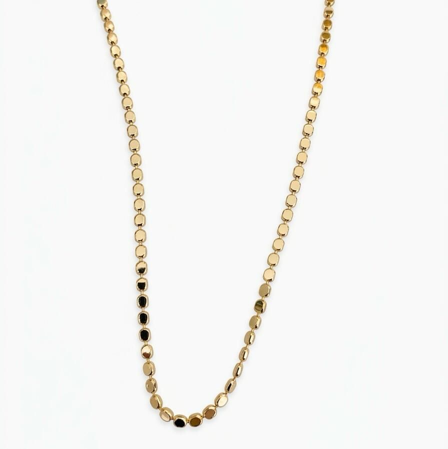 Gold Renk Çeşik Pul pul Zincir Kolye - Minimalist Yassı Pullu Modern Tasarım Pul Kolye